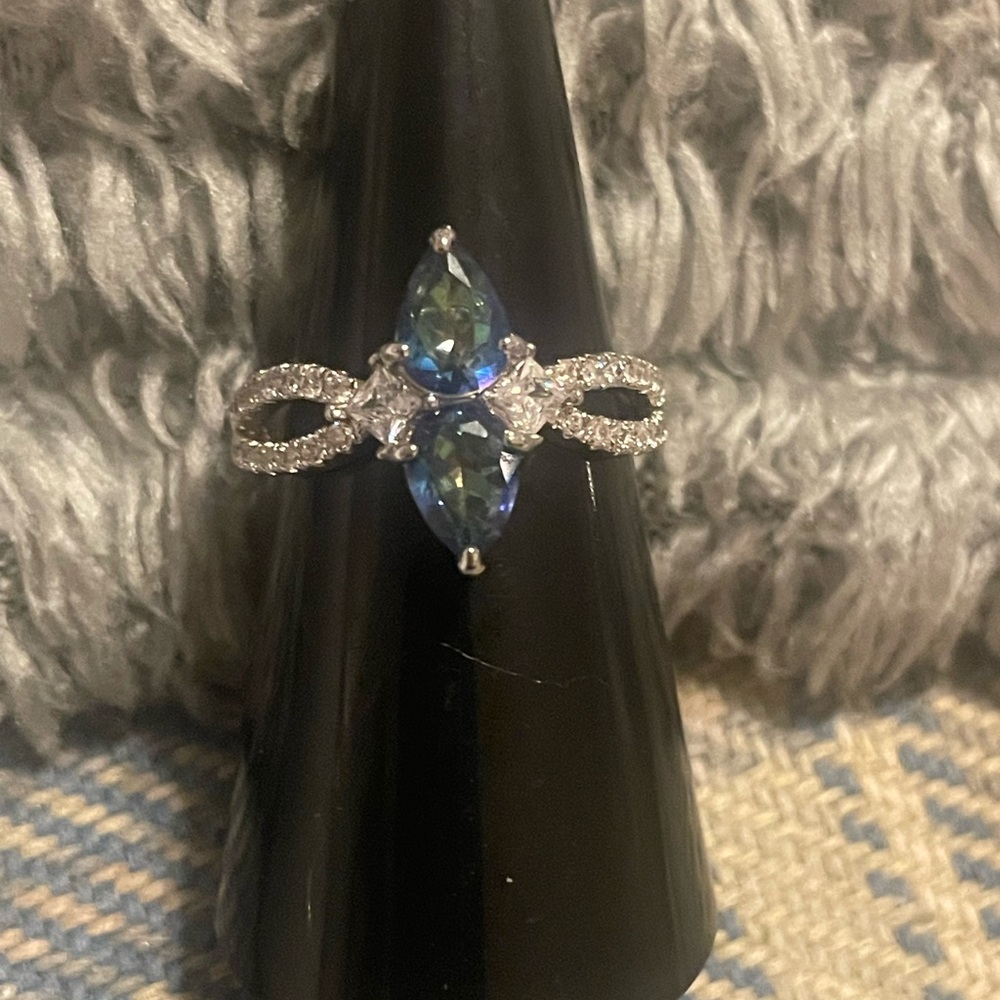 Elegant Blue and Silver Women's Ring